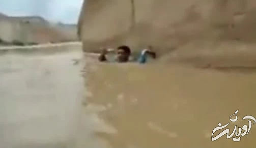 خبرنگار در سیل